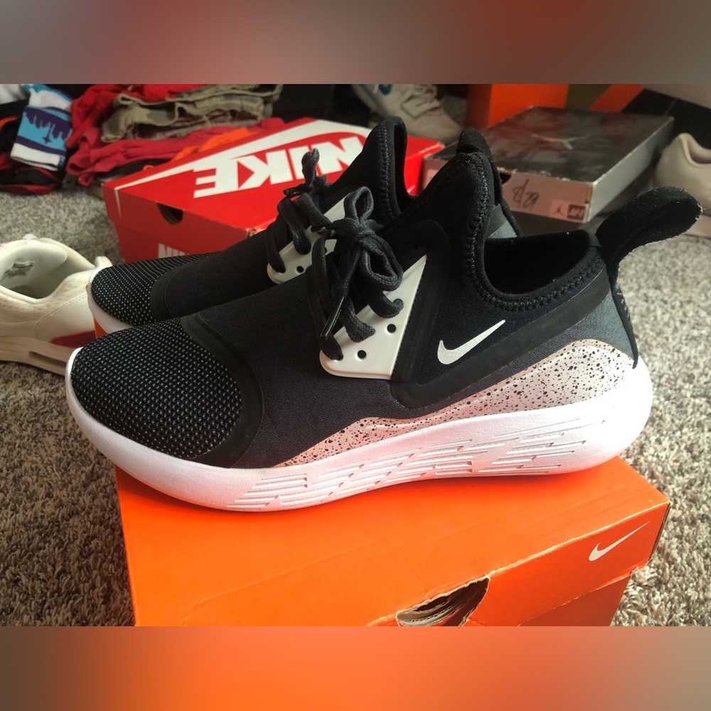 Nike lunar charge lunarlon vapor sz 9.5 black and white